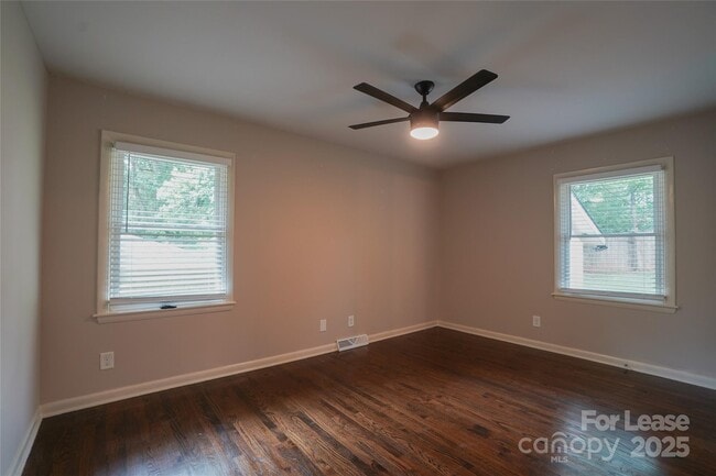 Building Photo - 1702 Herrin Ave