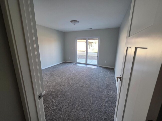 Building Photo - 2516 N Engleman Rd