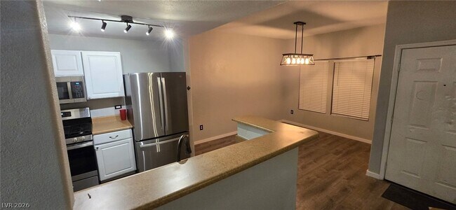 Building Photo - 8250 N Grand Canyon Dr