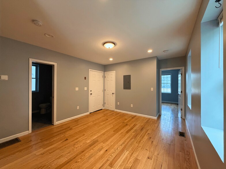 Building Photo - 274 Walsh Ave
