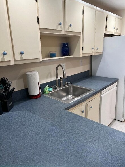 Building Photo - 5403 SE Miles Grant Rd