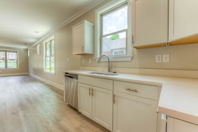 Building Photo - Amazing 3BR/2BA House!
