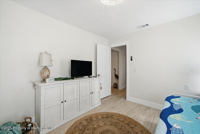 Building Photo - 4262 Biscayne Dr