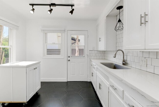 Building Photo - 4774 College Ave