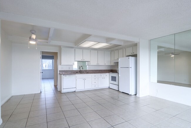 Building Photo - 717 Ocean View Dr