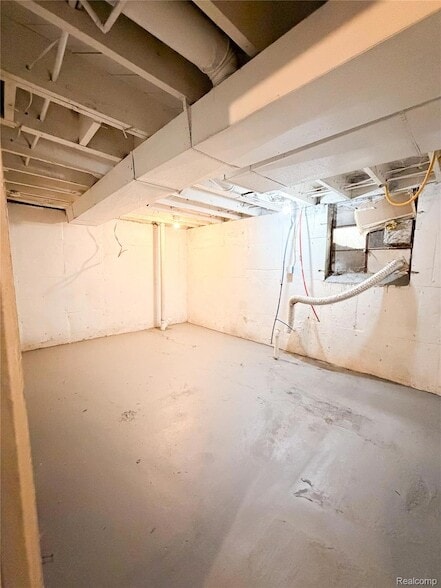 Building Photo - 15815 Evergreen Rd