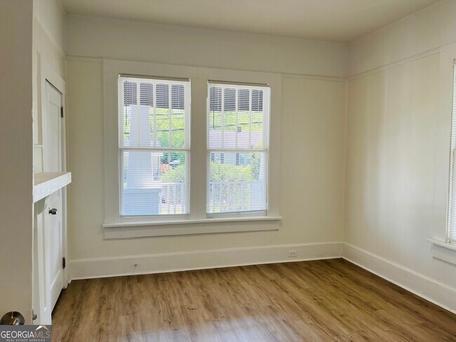 Building Photo - 410 Alford St