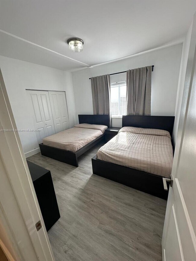 Building Photo - 1822 NW 4th St