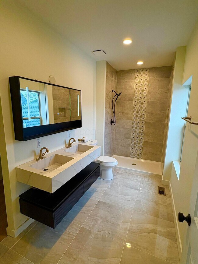 Building Photo - 412 St Clair Ave