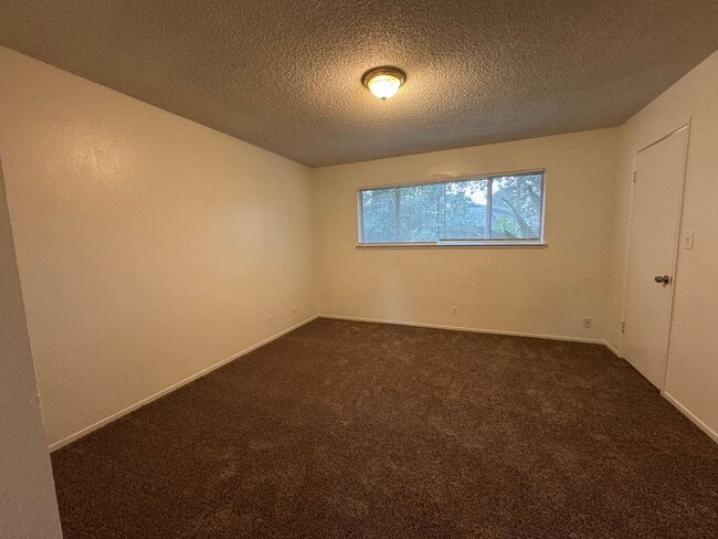 Building Photo - Three Bed, Two Bath Home In North Stockton