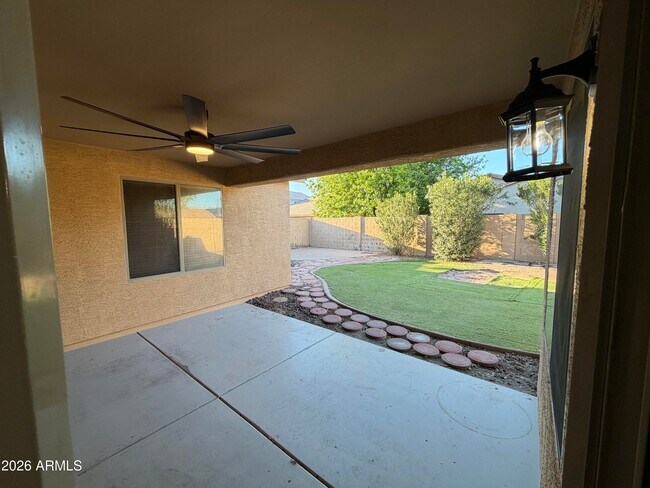 Building Photo - 46058 W Tulip Ln