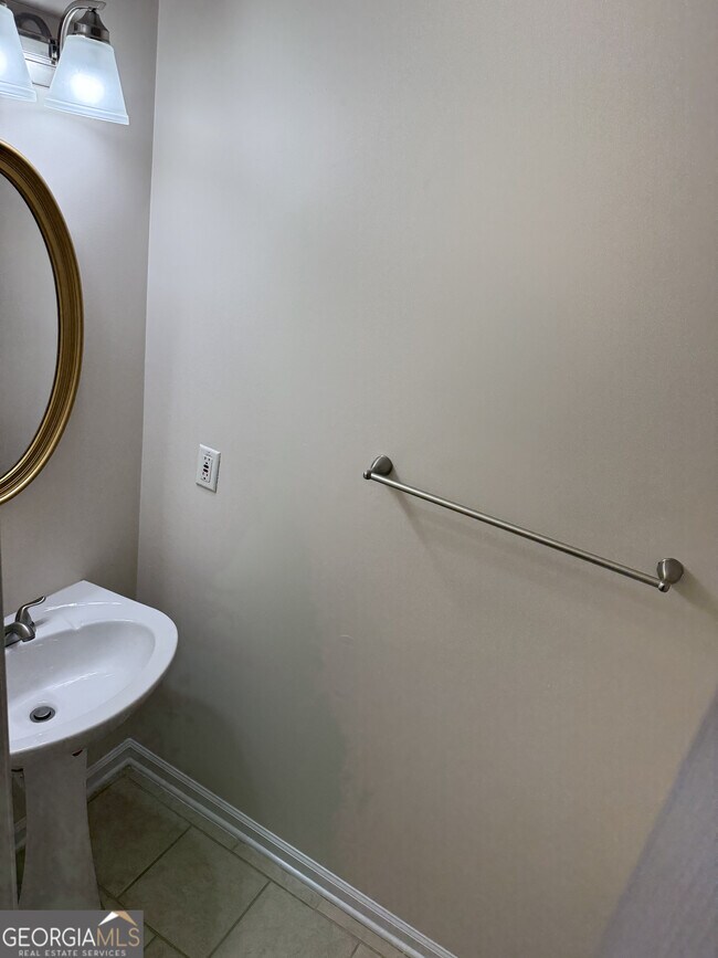 Building Photo - 228 Solomon Dr