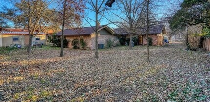 Building Photo - 712 W Main St