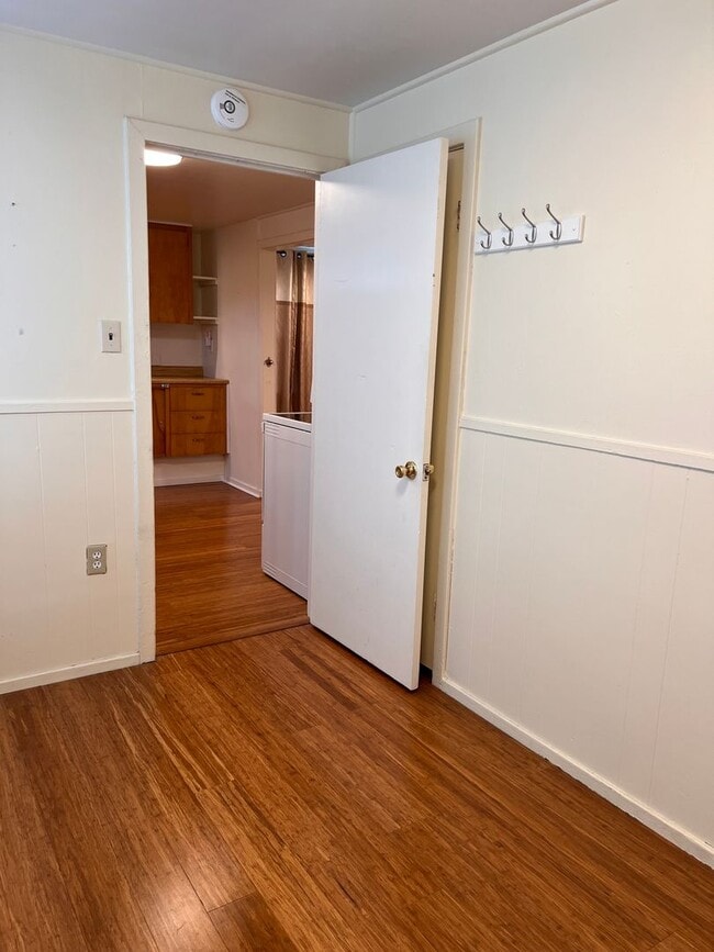 Building Photo - Single Family 2 Bedroom 1 Bath Home on Large Fenced Lot