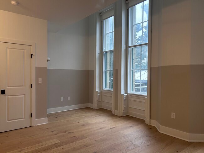 Building Photo - City Hall