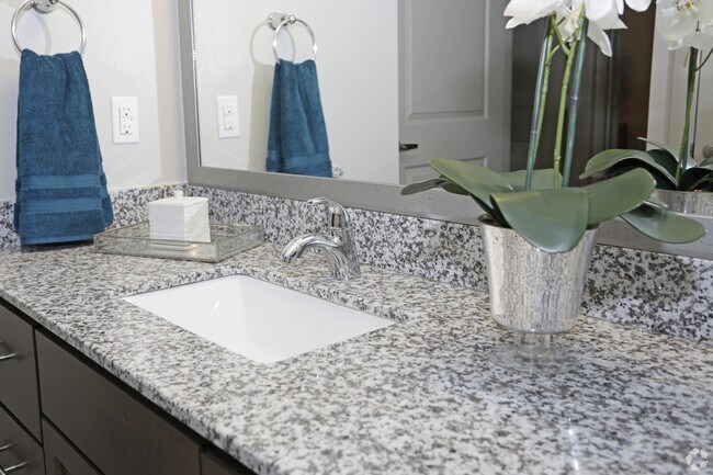 Building Photo - Kingwood Hideaway | Modern Comfort & Style!