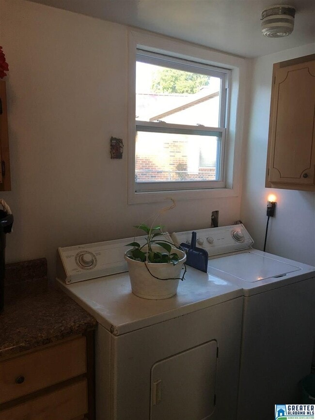 Building Photo - 737 Attalla Pl