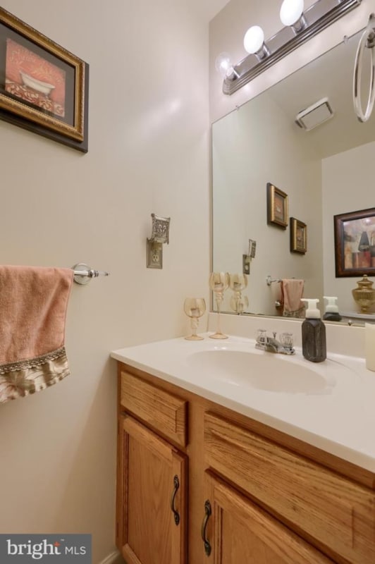 Building Photo - 6 Tiffany Ln