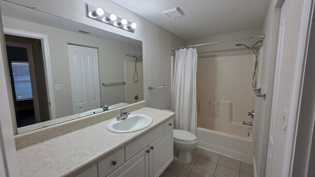 Building Photo - 5090 Fairways Cir
