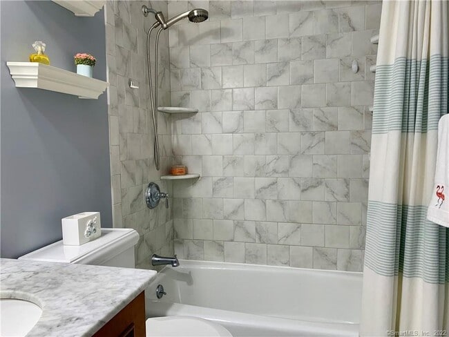 Building Photo - 3 Oakwood Dr