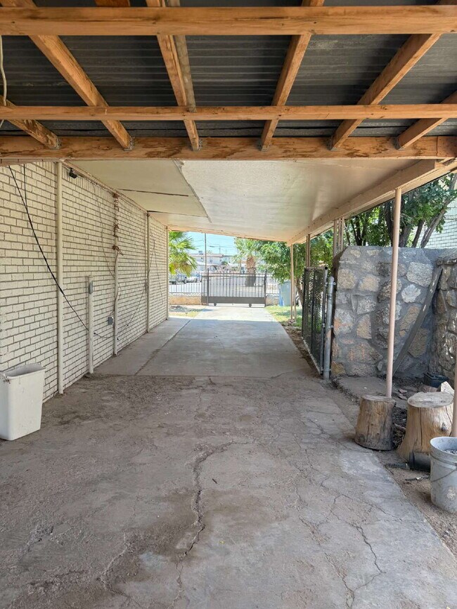 Building Photo - 7289 Mimosa Ave