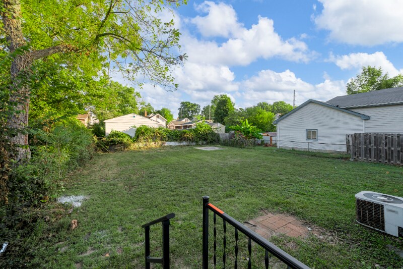 Building Photo - 135 E Loretta Ave