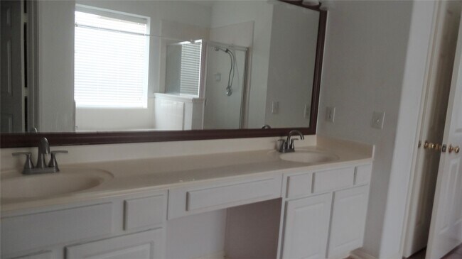 Building Photo - 4822 Schiller Park Ln