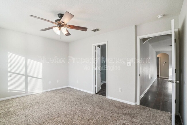 Building Photo - 11454 Country Canyon