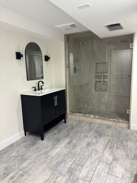 Basement Laundry/Bath - 583 Cromwell Ave