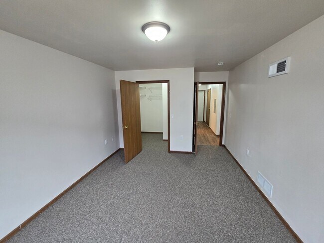 Building Photo - 1001-1017 Rockefeller Ln