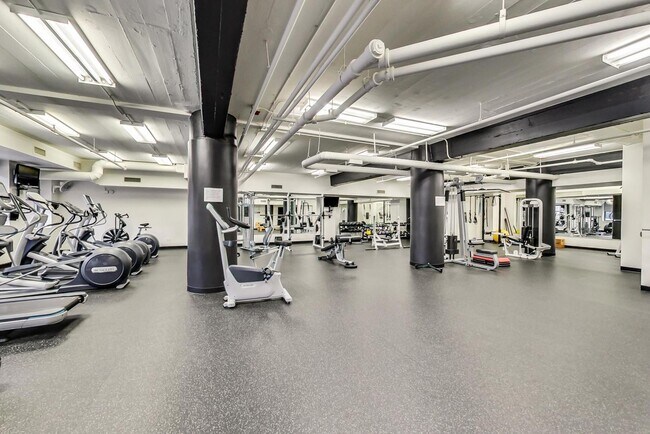 Building Photo - 165 N Canal St