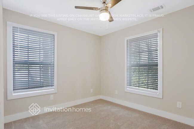 Building Photo - 212 Glenrose Cir SW