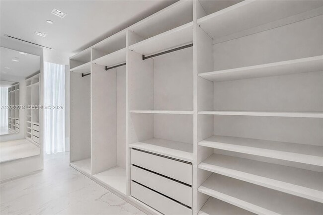 Building Photo - 1000 Biscayne Blvd
