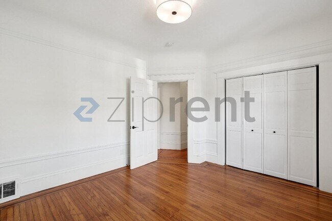 Building Photo - 1143 Anza St