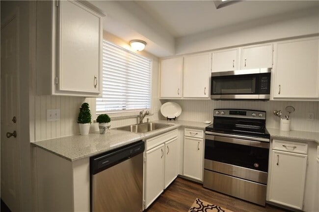 Building Photo - 518 Hunters Glen St