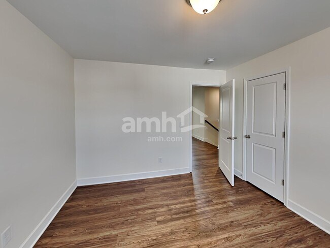 Building Photo - 5290 Lake Maxwell Dr