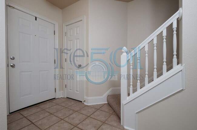 Building Photo - *Coming Available in October* Pride of ownership shines in this convenient Midtown, 2 BR & 2.5 BA...