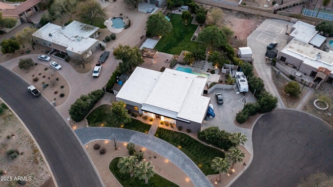 Building Photo - 7417 E Paradise Dr