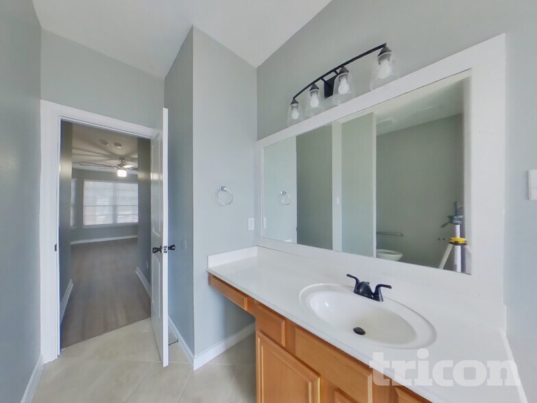 Building Photo - 2309 Green Creek Dr