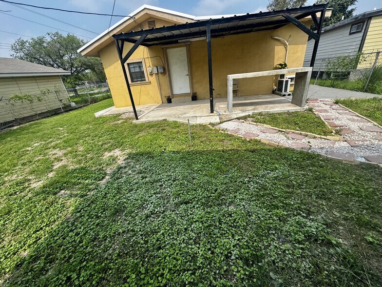 Building Photo - 3309 S G Ln