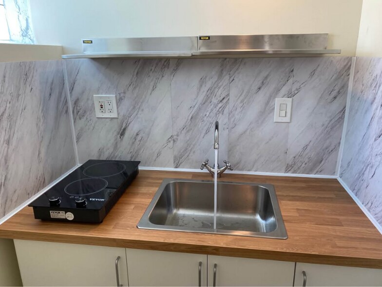 Building Photo - 2432 Burns Ave