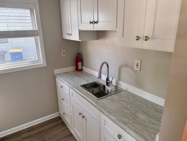 Building Photo - Beautiful 3/1 in Clearwater Available Now!