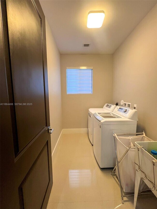 Building Photo - 14680 SW 17th St