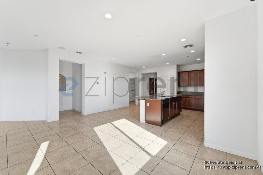 Building Photo - 4607 N Casey Ave