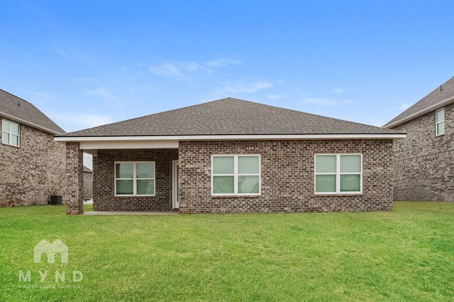 Building Photo - 235 Irish Hl Dr