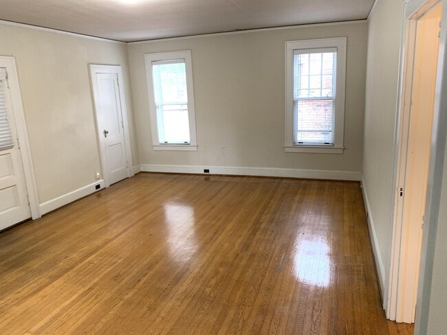 Building Photo - 811 Bromley Rd