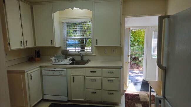 Building Photo - Charming 3 bedroom, 2 bathroom Home by the Foothills and Close to Downtown Boise