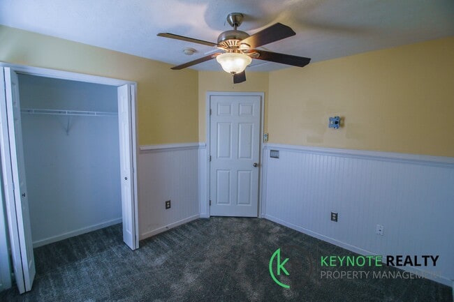 Building Photo - 6927 Erie Dr