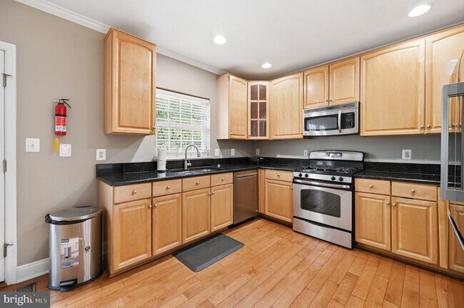 Building Photo - 25203 Dunvegan Square