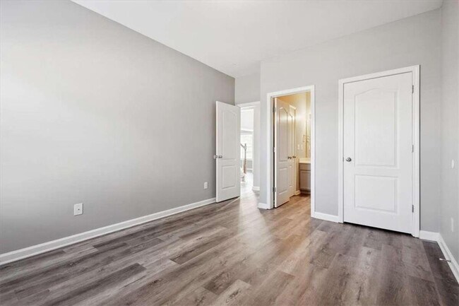 Building Photo - 96 Lenore Ct